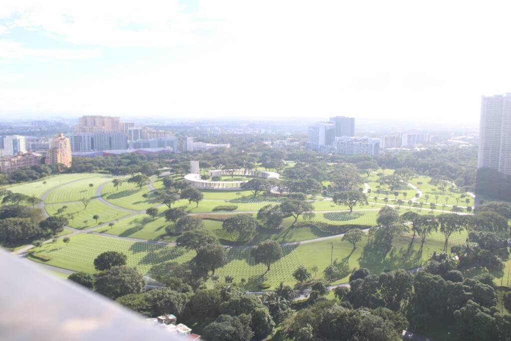 A2J Luxury Bgc Balcony Suite Near Sm Aura Taguig Манила Экстерьер фото